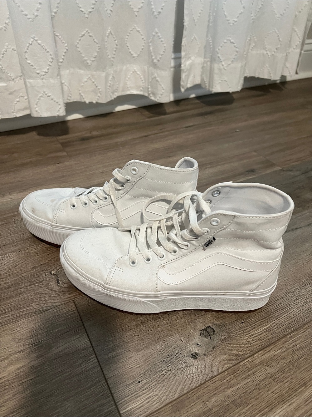 Vans Off the Wall White High-Top Canvas Sneakers - Women size 9 Never worn